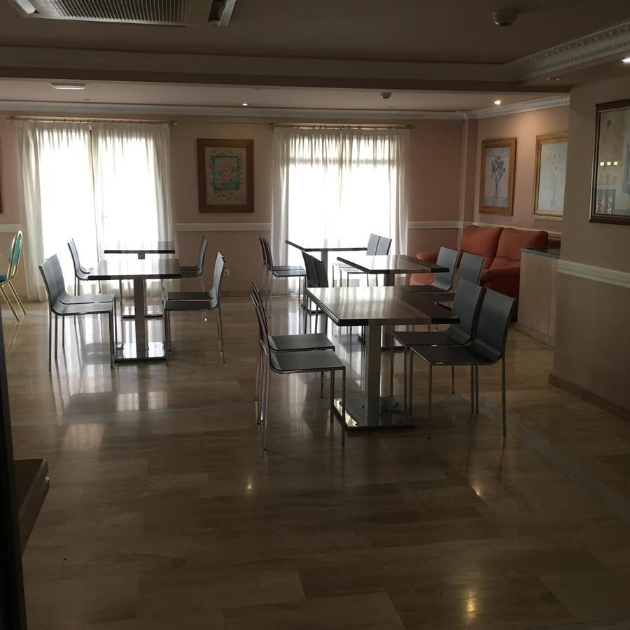 Hotel Avenida เลกาเนส ภายนอก รูปภาพ
