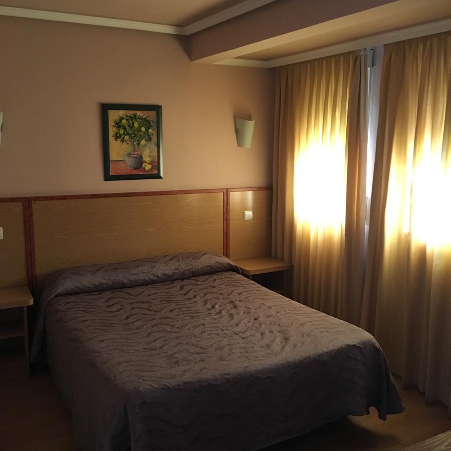 Hotel Avenida เลกาเนส ภายนอก รูปภาพ