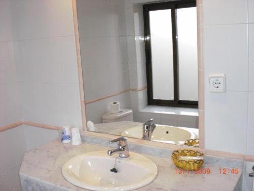 Hotel Avenida เลกาเนส ภายนอก รูปภาพ